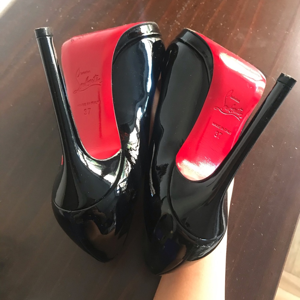 Christian Louboutin Black Closed Toe Pumps Sz 37